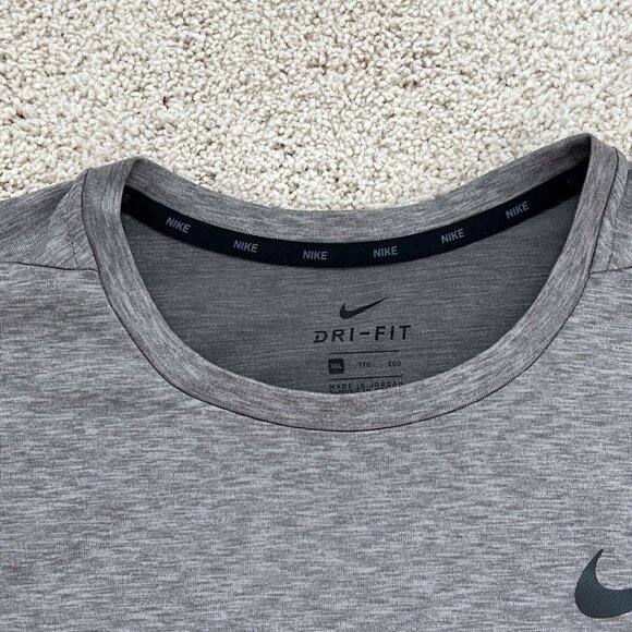 Nike Mens T Shirt XXL Gray Short Sleeve Dri Fit Athletic Cut - Picture 5 of 12